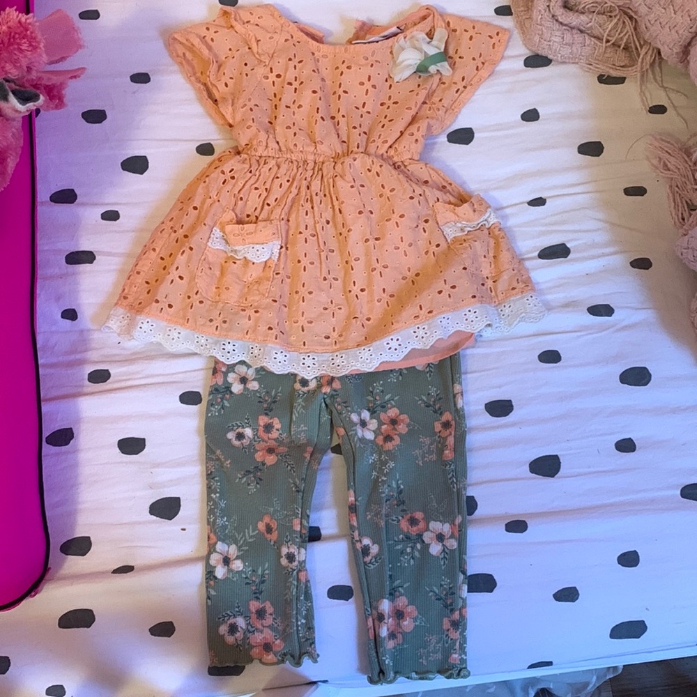 Matching set, the leggings are short